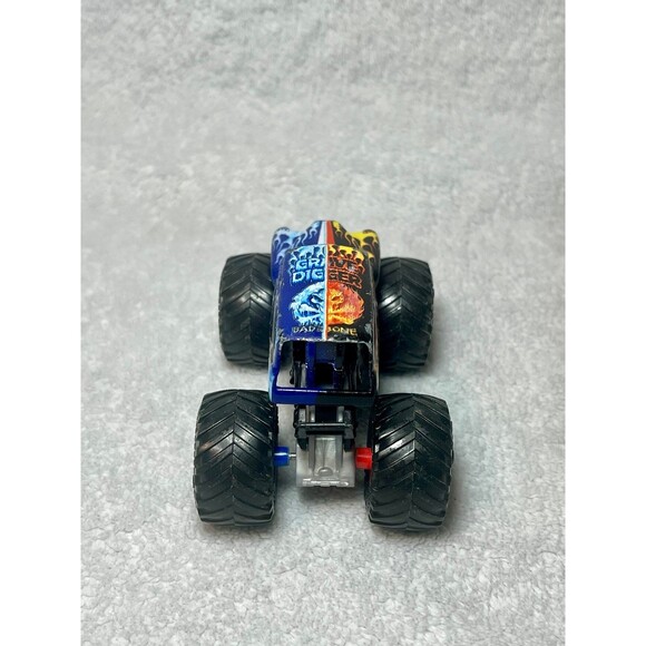 Hot Wheels Monster Jam Truck Grave Digger SPLIT TIRE Fire and Ice Diecast 1/64 - Picture 4 of 5